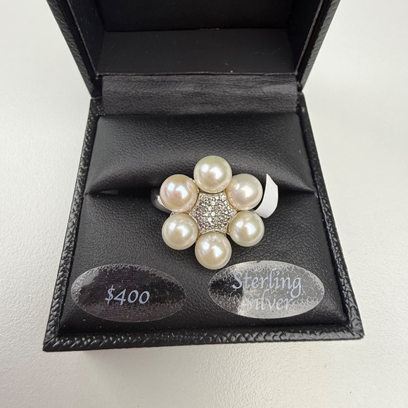 R H Macy Co Sterling Silver Bridge Cultured Pearl Pave 1/20CTTW Statement Ring - Picture 4 of 9